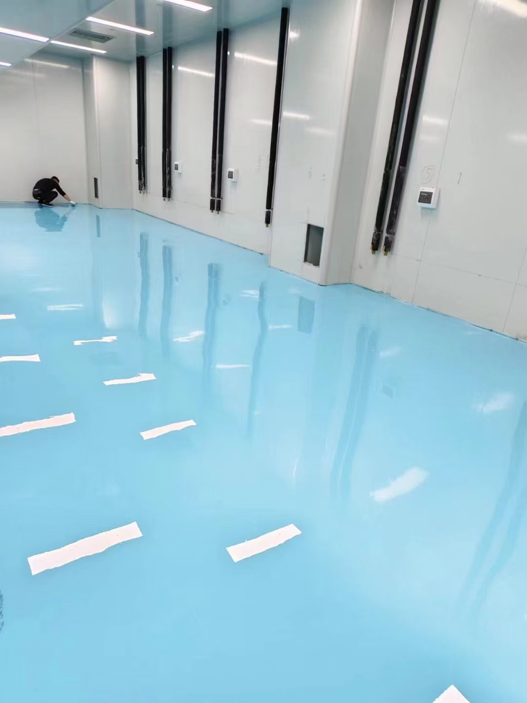 环氧地坪施工的智能除湿系统